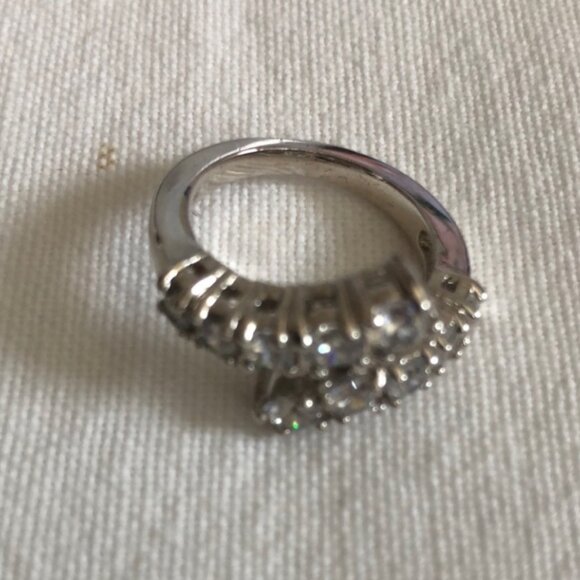 Cubic Zirconia clear stone ring - Picture 2 of 3